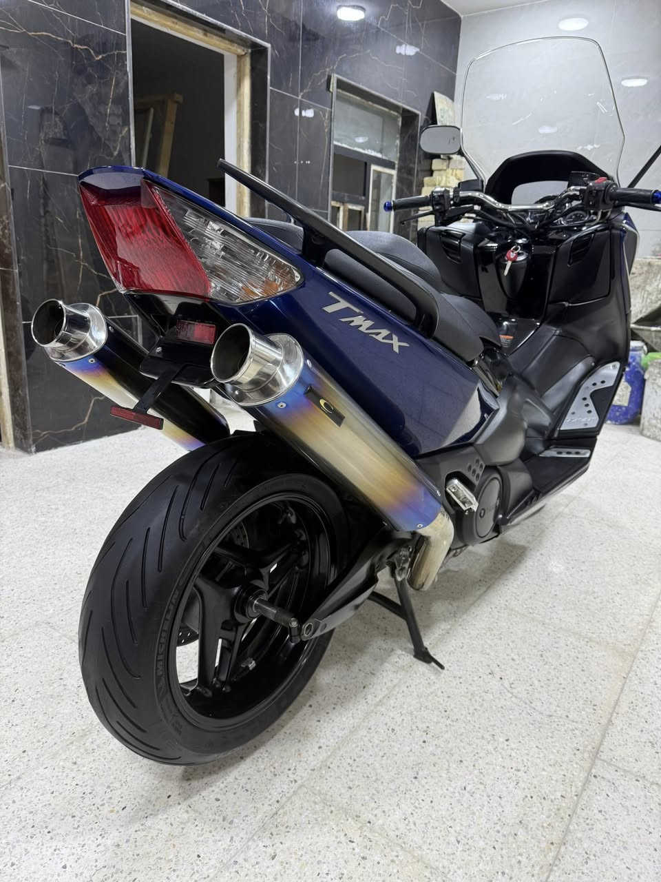 بسم الله ما شاء الله
تي ماكس ٢٠١١ رمبة مستخدمة كم يوم 
جديدة بمعنى الكلمة بحالة الوكالة عدتهة وكتلوكاتهة موجودة
كفالة عامة نظافة ١٠٠/١٠٠
ماشية ٣٤ سويجات ٣
مكاني مدينة الصدر شارع الفلاح قطاع ١٢ هـ ***********
السعر ٤٧ ورقة
