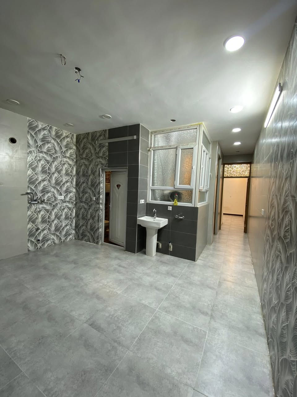 شقة 100 متر حديثة للإيجار
صالة استقبال - مطبخ - غرفتين نوم 

طابق ثاني 

سعر الايجار 450 الف بدون دلالية 

ملاحضة: للعوائل الصغيرة فقط 

بغداد / حي القاهرة / الدلفية

***********
