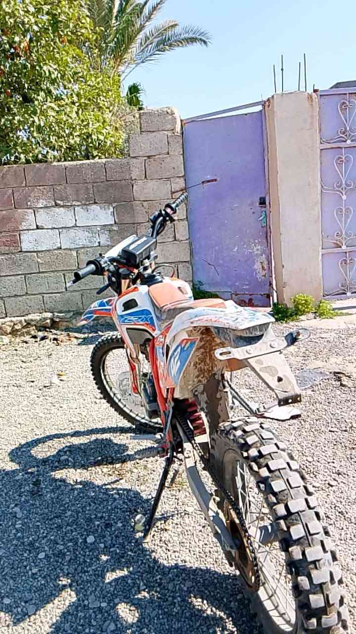 السلام عليكم CRللبيع شرط النضافه ونصبه حلوه كدام العين بس عايزو صالنصه شراي اتصل***********
