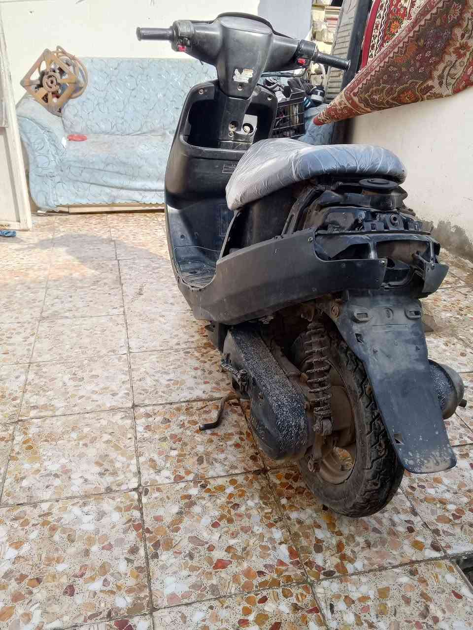 سلام عليكم شباب من رخصت صاحب الكروب دراجه بطه خطين الدراجه نضيفه شوفت عينك الدراجه شغاله بس عوزهه كفرات ولي تعجبه بي خير ويدلل مكان الدراجه بل ديوانيه والسعر 200 وبيهه مجال لطيبين وهاذه الرقم بي واتساب ***********
