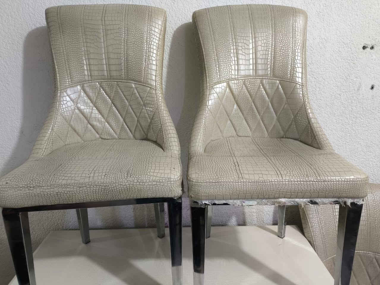 #ارفعو_المنشور_يالله 
#للبيع مستعجل 
طاولة طعام (ميز) مرمر مودرن تركي مع 4 كراسي بحالة جيده جدا استعمال اقل من شهر تصميم عصري وأنيق الطاولة بسطح مرمر فاخر مريحة  خامة قوية وثابتة، اني مشتريته 650 بس عندي ضرف واريد ابيعه 
السعر 300ألف وبي مجال

للتواصل والاستفسار ***********واتساب
#المكان المسيب شارع الرابع
