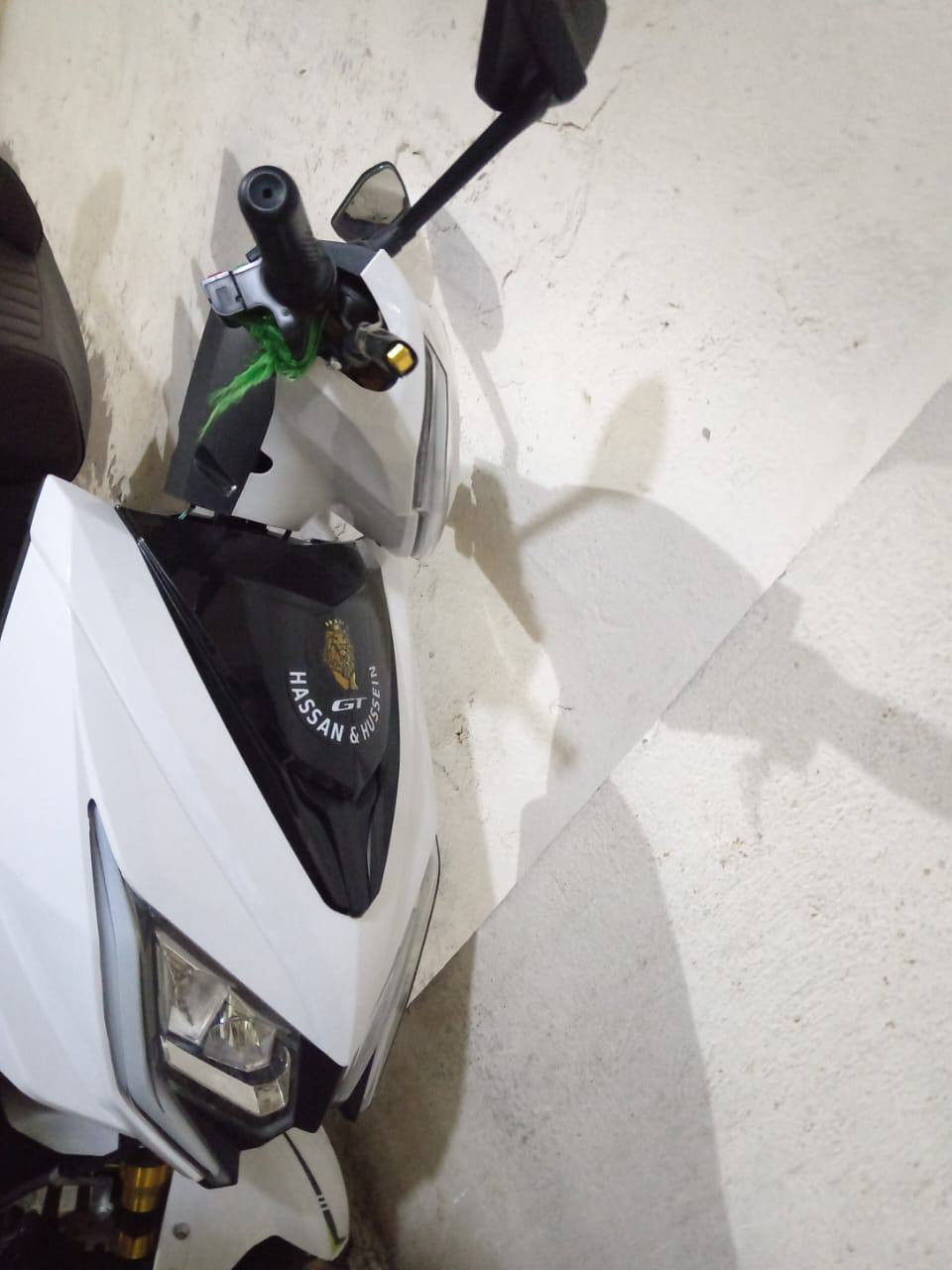 سلام عليكم دراجه سكنز للبيع دراجه نضيفه 6 بطاريات تمشيك 75 كيلو سرعه 80 تجي 4 نمر رقم ***********
