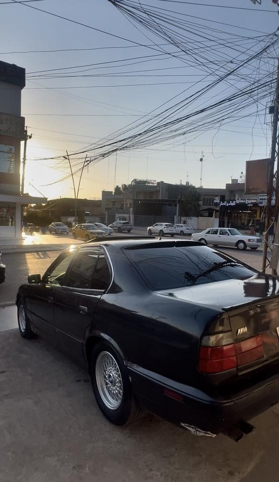 سلام عليكم
525 BM 💀
1992 اصل وفصل 
كبس ديجتال
كير توماتيك 
سلايت 
جوم كهرب 4
وياله خليه🕸️
تايرات جدد 4
طخم + دسكات جدد 
كزوز صوت مرعب 
كير شرط 
محرك شرط 
معدل تاكل الكاع محد يمسكك 
كهربائيات كله شرط شغال 
لدات امامي خلفي + صفايح شغال
لد اصفر اصلي + زنون يسوي الليل نهار 
داخل جلد 
سياره ميحتاجلها كلشي فقط صبغ بمكانين
رقم نينوى مشروع وطني 
0 غرامات
سعر 54 وبي مجال 
شرط وكاله وتحويل
بيع ومراوس
مكاني موصل 
***********
