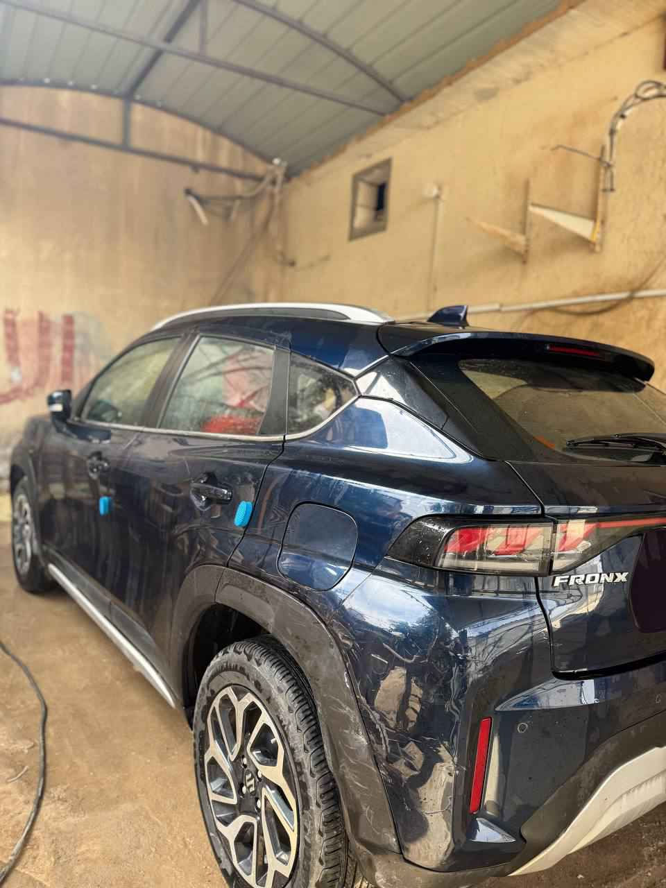 سوزوكي فرونكس 2025 استلام شركة الصادق الشهر الخامس
نظام كفيل و مقترض هو يتكفل بالتسديد 
الاسبوع الجاي يستلم السنوية الجديدة بأسمه و يسويلك وكالة
المواصفات:
مايلد هايبرد
محرك 4 سلندر 1500
تشغيل بصمة 
شاشة عرض  على الداشبورد
شاشة قياس 9 انش
شاحن وايرلس
گير اوتوماتك +عادي 6 سرعات
كاميرا  360°
6 وسائد هوائية
نظام منع الانزلاق ESP
مكابح ABS مع EBD
مثبت سرعة متكيف
تحذير مغادرة المسار
مراقبة النقطة العمياء
حساسات + رادار
و هواي مواصفات تگدر تشوفها باليوتيوب

السيارة بيها حادث خفيف بالدعامية الوره من جهة السايق و مرجعيه بدون صبغ او غيره  و طخات خفيفة يرادلهم پوليش موضحهم بالصورة + السونار طالع اكو صبغ بباب الراكب الأمامي لكن البايع يگول ما مصبوغ و الوكالة كذلك و بقت يمك اذا تريد تعيد السونار

السعر 115 و بيها مجال بسيط حگ الجية مستعجل بالبيع لأن عندي سفر و الا هذا مو سعرها 
العنوان البصرة /القرنة
للتواصل واتساب فقط 
*********** القرنة, البصرة
