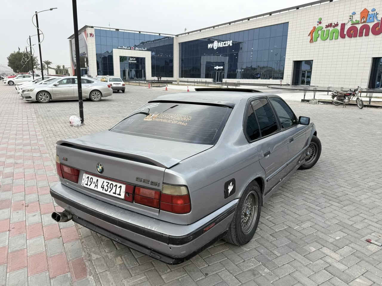 بي ام مديل 91 سياره جاهزه من كلشي مكينه V6مسكر رقم كربلاء الدولي تحويل مباشر  غرفه جديده. سلايت شغال  السعر 55 وبيه مجال مكاني كربلاء ***********
