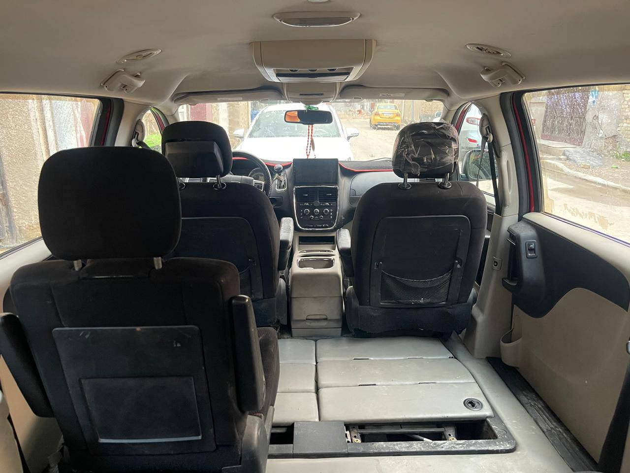 سلام عليكم دوج كرفان 2014وارد امريكي 
1️⃣مواصفات sxt
2️⃣بيبان كهرباء 3️⃣جنطة كهرباء 4️⃣ثلاث قطع تبريد 5️⃣تايرات جدد 6️⃣باتري جديد 7️⃣شاشة اعطال 8️⃣شاشة وسطية  بيه نقص عاز فقط وعطل بل كير ميكانيكي أو كهربائي رقم بغداد الاماني سيارة بسمي تحويل ثاني يوم 
✅سعر 140وبيه مجال الاستفسار ***********واتساب أو ماسنجر
