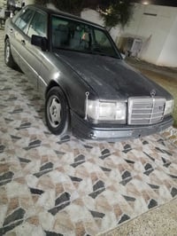 سياره مارسيدس كله شغاله كير محرك تايرات غرفه كله نضيف ملاحضه رقم السيا...