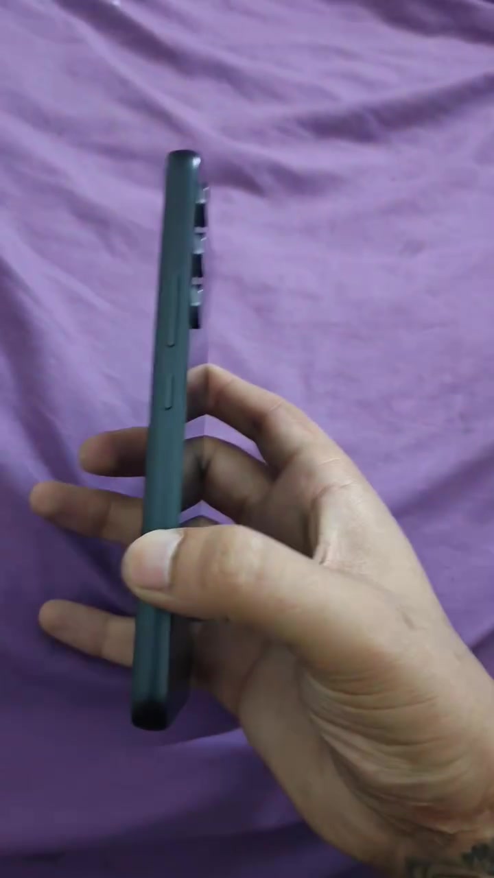 سلام عليكم :سامسونج A54 5G
ذاكره 256الجهاز غني عن التعريف يرهم مراوس شعندك نزل وسعره 225بي مجال حك جيتك بس مبدل شاشه اصليه مثل متشوف الجهاز مكفول من كلشي شي قليل من مواصفات الجهاز
شاشة رائعة: بحجم 6.4 بوصة، تدعم دقة العرض +FHD ومعدل تحديث 120 هرتز لتجربة تصفح ومشاهدة سلسة.
أداء جيد ودعم طويل الأمد: معالج قوي للاستخدام اليومي والألعاب، بالإضافة إلى سياسة تحديثات ممتازة من سامسونج تضمن لك الحصول على إصدارات أندرويد لعدة سنوات.
تصميم متميز: ظهر زجاجي أنيق يعطي إحساساً بالهواتف الرائدة. 
مكاني بغداد العبيدي ماعندي توصيل
رقمي ***********
