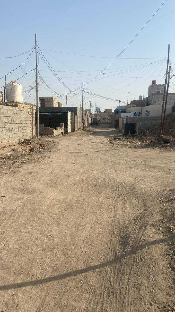 بيت للبيع منطقه السبل مقابل السجن الاصلاحي مساحه 250 متر بيه وصل تطويب غرفتين وصاله ومطبخ حار وبارد منور حمام داخلي وصحيات خارجيه ودرج خارجي طارمه جبيرة فوگ ال50 متر ارضيه سيراميك جديد شارع رئيسي مو فرعي ماي ومجاري توهم مشتغلينها وراها تبليط شركه جاي تشتغل بلمنطقه السعر 53 وبيه مجال. الاتصال *********** بيه واتساب ; بيع مستعجل
