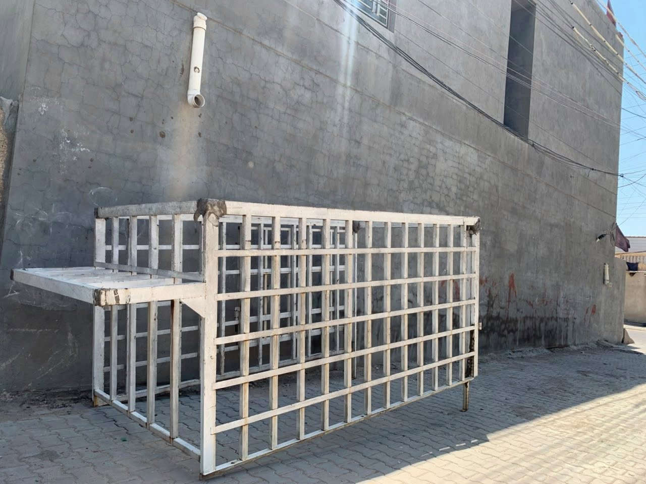 السلام عليكم
محجر مال فحل
صار ٦اشهر من فصلته بعده جديد 
لاخياس ولا زنجار
مامتواجد فيس

***********
