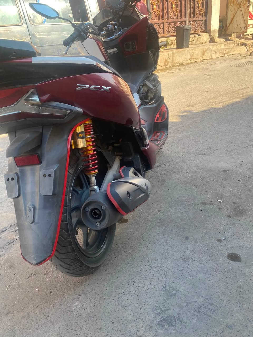 سلام عليكم pcx جيل ثالث ضرره موضحً بصوره كفر مكسور امًا لباقي كفاله عامه مكان بعقوبه سعر ١٣ورقه وبيه مجال شي قليل دراجه بيه دفتر وكتلوكً كامله مال رمبه ***********
