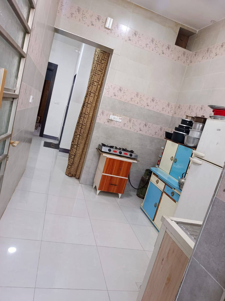 🚨 بيت للبيع بسعر مناسب - بناء حديث 🚨
​فرصة مميزة لامتلاك منزل جاهز للسكن الفوري في موقع هادئ ومميز! امامه التبليط وماء وكهرباء 🫡
​🏡 مواصفات الدار:
​المساحة: 100 متر مربع.
​التصميم والنوع: بناء حديث، طابق واحد.
​الحالة: البيت جاهز تماماً، ومسكون لمدة قصيرة جداً (بحكم الجديد).
​التفاصيل الإضافية: موضحة بالكامل في الصور المرفقة.
​📍 الموقع:
الفلوجة - البجويلة.
​📞 للاستفسار والتواصل مباشرة مع المالك:
واتساب أو اتصال: ***********
