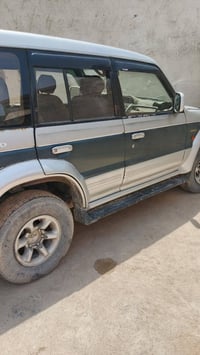 باجيرو موديل 2000 مصبوغه عام جماليه رقم جديد راعيها بالبصره مكينه محور...
