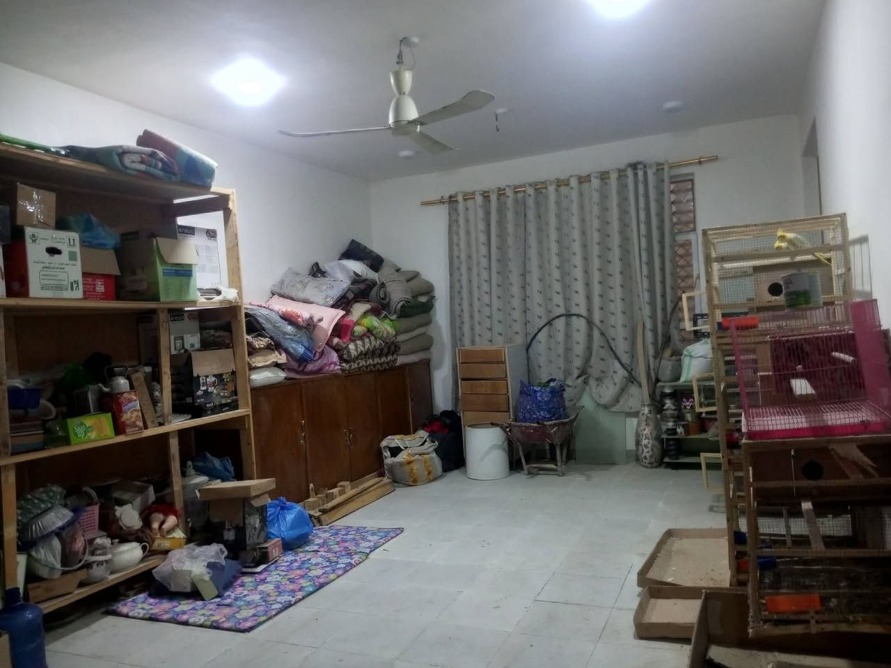 بيت للبيع 
حي الوفاء العقار (بلدية) مدفوع ٣ اقساط مطلوب ٨٦ مليون يتكون من الطابق الاول غرفة و استقبال و مطبخ و صالة و حمام و منزع و ٢ مكاشيف و الطابق الثاني يتكون من حمام و منزع و ٣ غرف و السطح
 للاستفسار ***********
