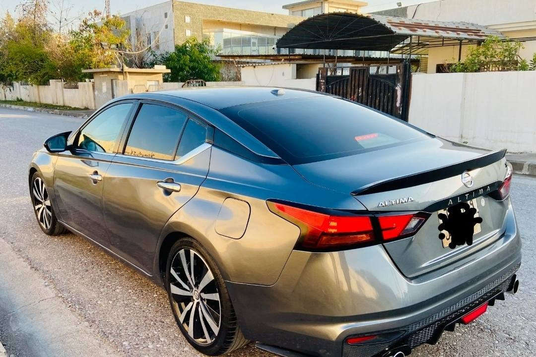 نیسان ئەڵتیما 2019 مواسەفات  SV plus 
177 هەزار کیلۆمەتر ڕۆیشتووە 
سەنەوی نوێیە تا 2027 
هیچ مەسرەفێکی تێدانیە 
زۆر پاک و خاوێن 
پێش وپشتی کەپسە 
تنها بەخۆم عیزامم کردیە عیزامیش نیە

سـعـر : لە کۆمێنت داوابکە ڕاستەوخۆ بۆت دێت 📥 

گێر و مەکیەنەی بەشەرت 
هیچ کێشەیەکی تێدا نییە 

ژمارەی خاوەنەکەی 
***********
