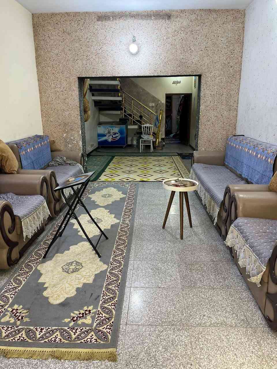 السلام عليكم بيت للبيع المساحه ١٥٠ متر العنوان بغداد جكوك الاساتذه قرب المدرسه الاهليه البيت طابو صرف  باسمي سعر البيت (٣٠٠)مليون وبي مجال  اخوان فده اروحلكم لي مايعرف بااسعار المنطقه لحد يعلق البيت حاسبه كاع اي استفسار الرقم ***********
