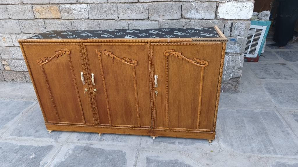 بوفيه اخت الجديده طول متر و ٨٠  ارتفاع متر و ١٠

*********** ديوانية, القادسية
