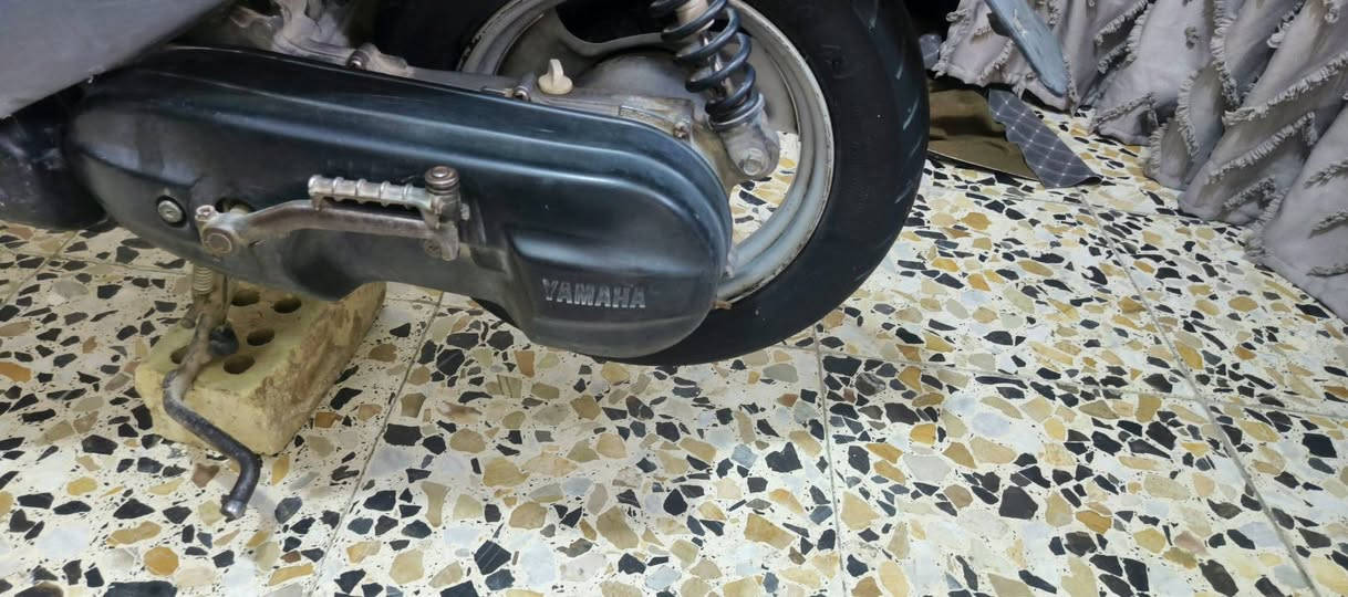 سلام عليكم دراجه بطه للبيع ما مفتوحه فقط كابريتر تجاري يعني تبدله سلف هندر كله شغاله سعره375 لعنوان حي ور الشعب ***********
