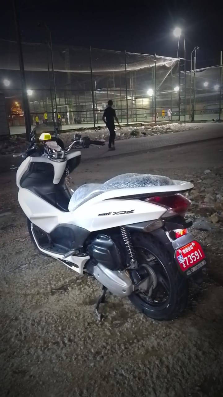 من رخصه الادمن
pcx جيل اول دراجه جديده 
مكاني بغداد حبيبه /مدينه صدر 
جديده ومكينه حلوه نقص فقط كلجات بيهم صوت
السعر مليون وميه وخمسين  رقمي ***********
