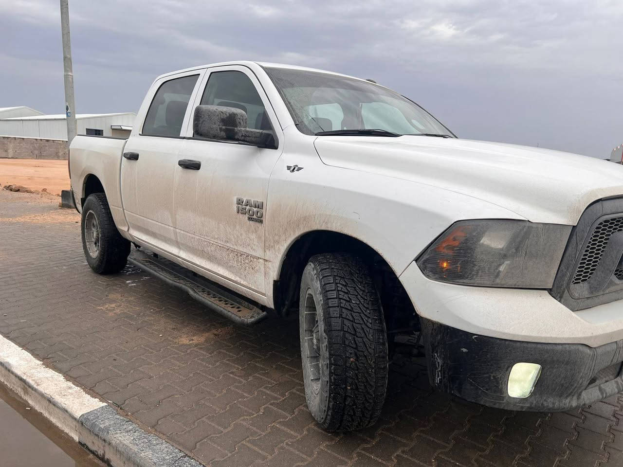 بسم الله
السلام عليكم رام كلاسك موديل 2021 باب طويل بدي قصير وارد امريكي ضربته بنيد صطحي مابيه ايرباك طاك حلوه السياره مكينه 3.6 سته ستندر جاهزه مكينه وكير وتبريد وتخم تاير ارضيت السياره كله مدوشمه نصبته كلش حلوه 
ماشيه 91 الف رقم اربيل بأسمي ثاني يوم احولك مكاني البصرة سعر السياره (220) وللشراي عيوني اله ويدلل للاستفسار رقمي *********** البصرة, العراق
