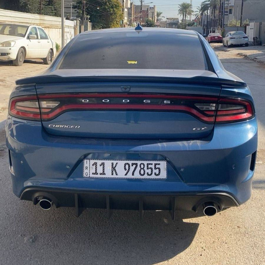 دوج جارجر GT سوبر تراك باك 
موديل 23 النداء الاخير 
مواصفات كشن حضن 
دكمه سبورت 
شاشه جبيره
حساس خلفي
حادثها جاملغ امامي فقط
ماشيه 43 كيلو 
مكان السياره بغداد المشتل 
رقم صاحب سيارة ***********
