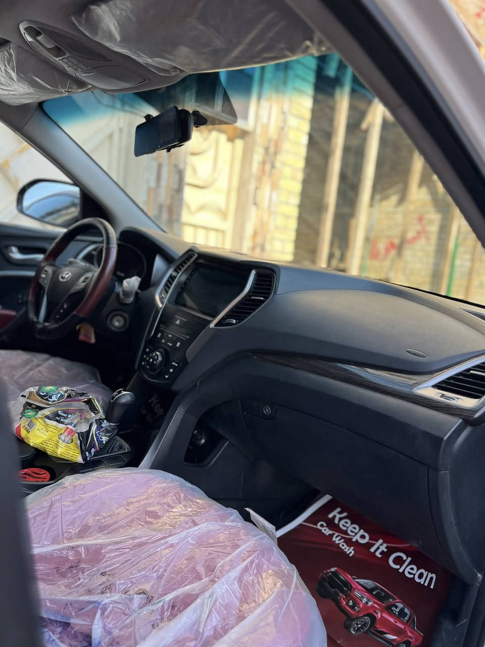 السلام عليكم هونداي سنتافيه خليجي موديل ٢٠١٧ رقم بغداد بأسمي السياره مكفوله من الحادث بيها كلير بالباب سعرها ١٦٥ حداديه جديده تخم تايرات زينون بانوراما حساسات شاشه جبيره جلد احمر بلادي 
***********
