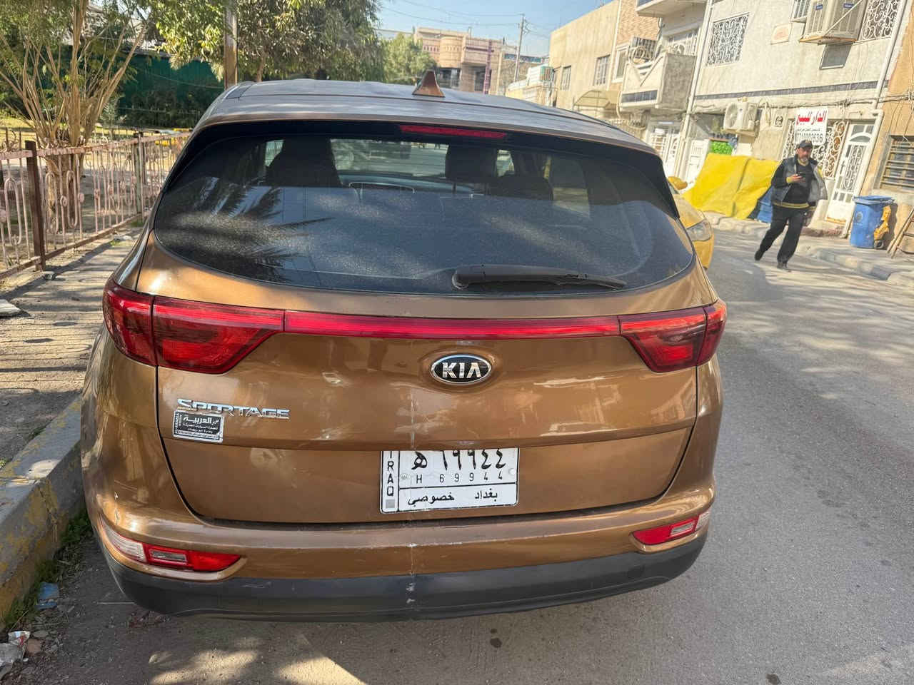 السلام عليكم 
كيا سبورتج للبيع ( بدون مراوس رجاءا) موديل ٢٠١٨ وارد امريكي نص فول دفع رباعي 
السياره ماشيه ١٠٣ الف 
السياره بامريكا حادثها بنيد بدون دواخل هنا صارت بيها طخطخات ونصبغن ابيعها احزام 
  السياره حلوه ومسويلها ادامه كامله رايدها ١٢٥ قفل 
للستفسار *********** بغداد, العراق
