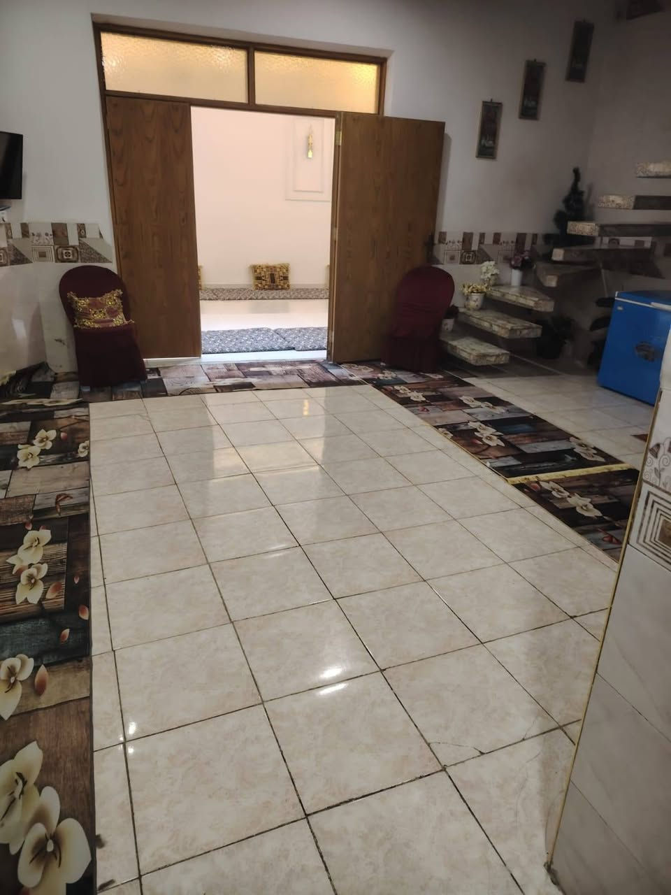 السلام عليكم
دار طابو زراعي سند 25
 نوع البناء 🏠طابوق صب كونكريت طابقين 
العنوان بابل المدحتيه شارع ملعب بيت نصيف 
ركن على شارعين 
خدماته كامله من ماء كهرباء مجاري تبليط 
عرض الشارع الرئيسي 9 متر 
المساحه 140متر 🏡
تفاصيل البيت 
عدد الغرف ٣
ستقبال
صاله 
مطبخ
السعر// 170 بي مجال
سنة البناء حديث 
للستفسار الإتصال على هذآ الرقم ***********
أو مراسلت الصفحه
