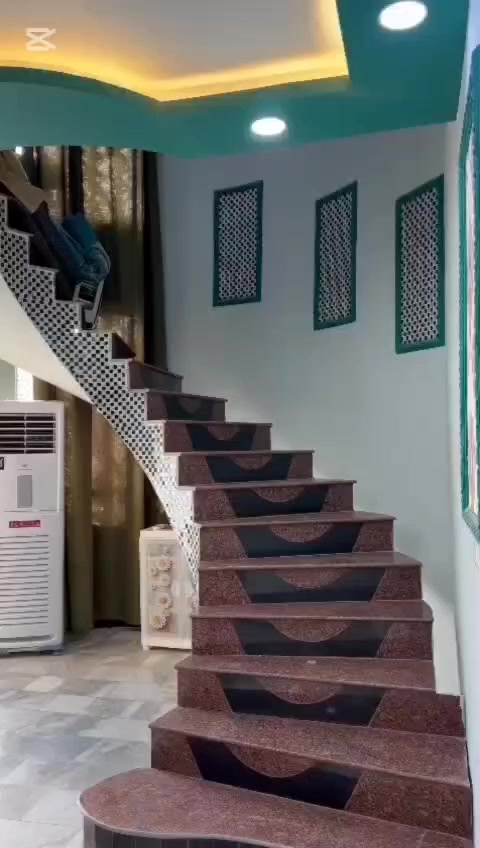 بيت طابو زراعي للبيع مساحة ٢٥٥متر بناء طابوق مسلح سنة البناء ٢٠٢٣ يتكون من غرفة ومطبخ
وصالة وبراني وحمامات داخلية وخارجية وطارمة كبيرة وحديقة 
الموقع سيد جابر قبل الجسر شارع الرسول 
الاستفسار الاتصال على الرقم ***********
