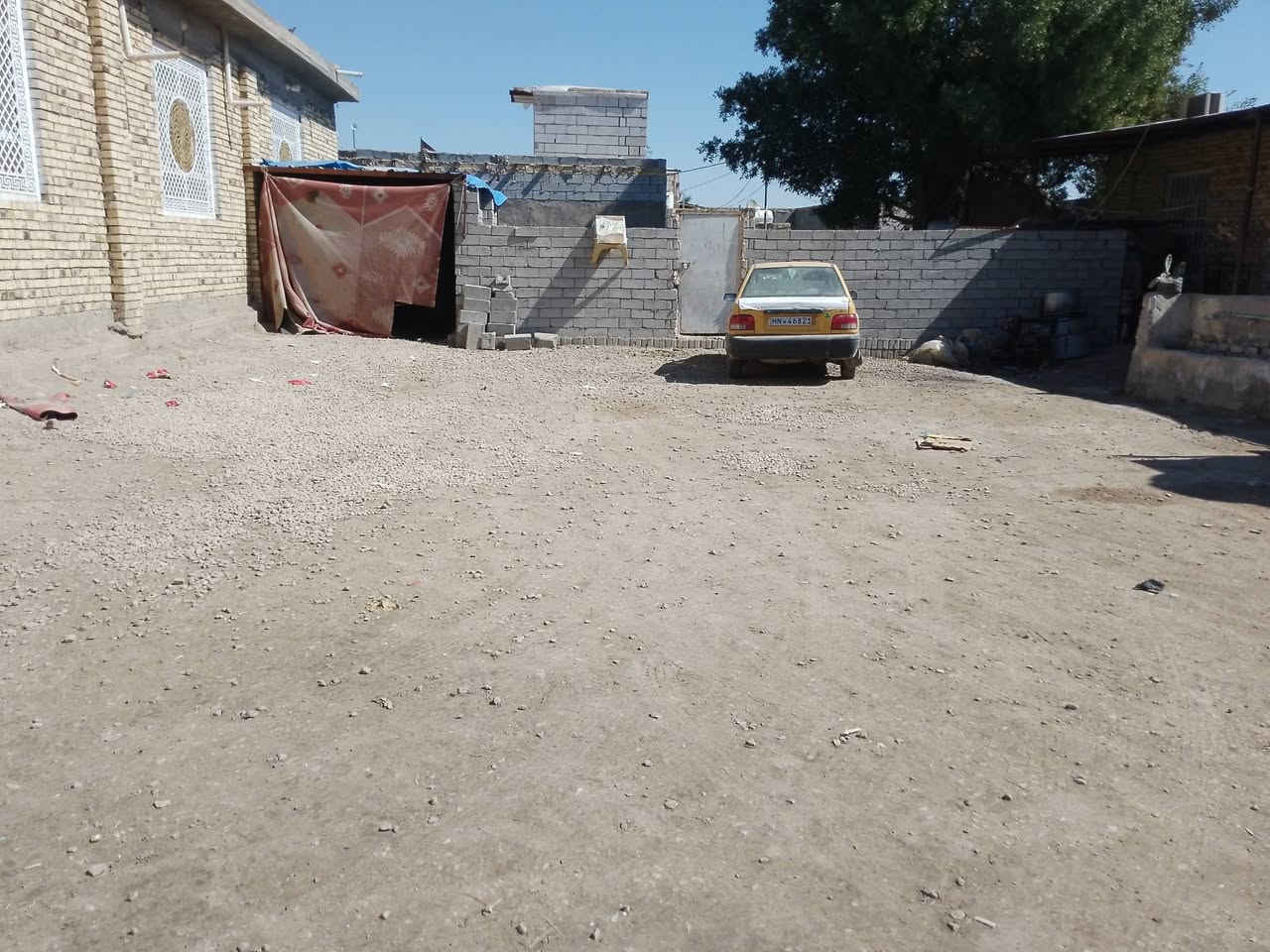 سلام عليكم بيت اللبيع المساحه 300  مع أرض زراعيه دونم ونص أناره ليليه تبليط بل باب لأستفسار اتصال عله رقم ***********
