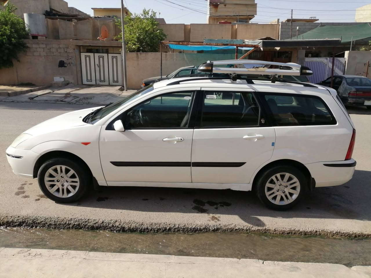 للبيع سيارة فورد فوكس ٢٠٠٤ ابيض ستيشن رقم دهوك الماني مطلوبة ٤ اوراق غرامة تنزل من السعر بعد الاتفاق السعر المطلوب ٣٧ ورقة بيها مجال بسيط الشراي يتصل عالرقم ***********
