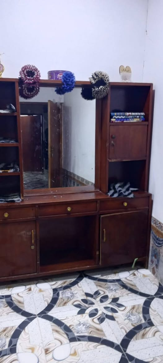 غرفه نوم للبيع حطاطه السعر 500 وبي مجال الاستفسار على هاذا
الرقم الموجود ***********
