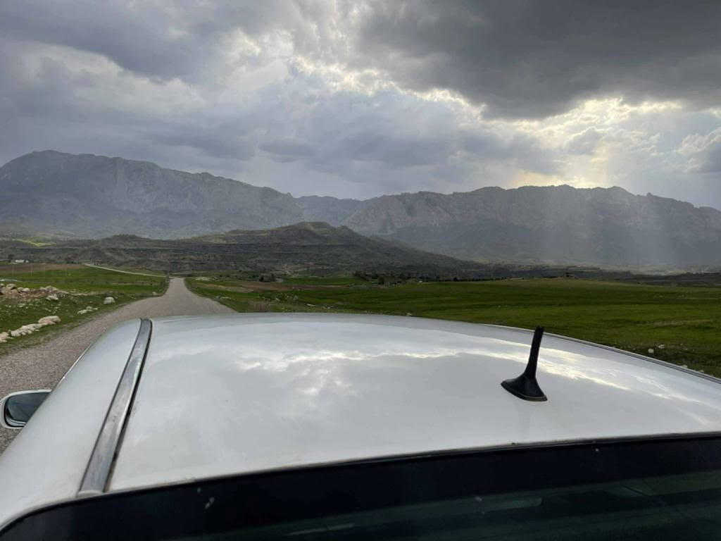 شاهینە ٢٠٠٥ بڕاوە ناوزەرد ٣ دوگمە کامل مەسرەف چرکەی نیە کۆدی بۆ کراوە ١٨٢ گێرو مەکینە گەورە بێ دوکەل  مالی دۆستە  *********** بنجوين, السليمانية
