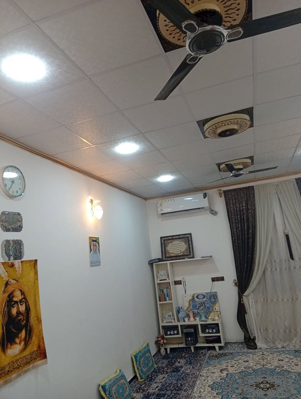 اسلام عليكم 
دار للبيع مساحه 200م استقبال وغرفتين وصاله مطبخ حار بارد حمامات داخلية وخارجية بناء بلوك اشراف هندسي الجزيرة شارع زين العابدين خلف أسواق أبو حيدر المالكي 
اكثر تفاصيل واتساب ***********
صاحب الدار
السعر 100 قابل للتفاوض
