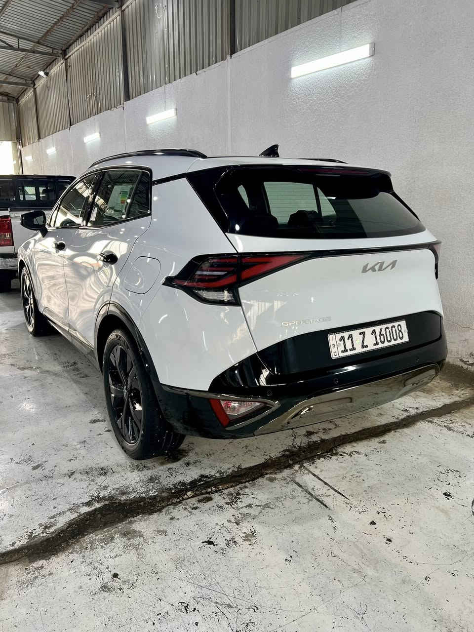 السلام عليكم 

كيا سبورتج 2025🔥🚘
بلاك ادشن Black Edition🖤🩶
السيارة تحت ضمان الشركة الدولية العراقية 
مكفوله كفاله عامه من الدعاميه للدعاميه كفاله 🔥
ماشية 5.000km  خمسة الأف كيلو متر فقط 
مواصفات الفول 1/1 كل مواصفات السبورتج بيها🩶
خليجي
موديل 2025
سعة المحرك 2.0L
مرتبط بناقل حركة أوتو 6 نمر
عدد AIR BAG 2 
حساسات أمامية 
حساسات خلفية
لايت زينون + LED
كشافات 
بك لايت LED
حجم الاطار 235/50R19
ويل كب 
4 دسك
ماسحة خلفية
اريل نفكيتر 
مفتاح التشغيل بصمة
تشغيل عن بعد 
فتح الصندوق كهرباء 
دشبول شاشة 
شاشة Apple Car play
كاميرا دوارة 
المقاعد جلد + الداخل زيتوني 💚🖤
حركة المقاعد الأمامية كهرباء
تدفئة المقاعد الأمامية 
تدفئة المقود 
تتسع المقصورة ل 5 ركاب
مثبت السرعة Cruise
المودات والأوامر الصوتية
أوضاع القيادة  Drive Mode
فحص أنظمة السيارة 
حساسات ضغط اطارات 
مقود جلد حياكة 
شفتات مقود
قطعتين تبريد
هاند بريك كهرباء 
ا ABS 
ا Auto Hold   أوتو هولد
ا ISOFIX   مثبت مقعد الطفل
نظام مانع الانزلاق
نظام نزول المنحدرات 
اشارة في المرايا الجانبية
مخرج منفذ الطاقة
ا  Bluetooth 
شاحن هاتف Wireless 
تطعيم الدواخل ألمنيوم 
______________________________________

العنوان : بغداد 
السعر : 24.500 $ دولار 
هـ : ***********
