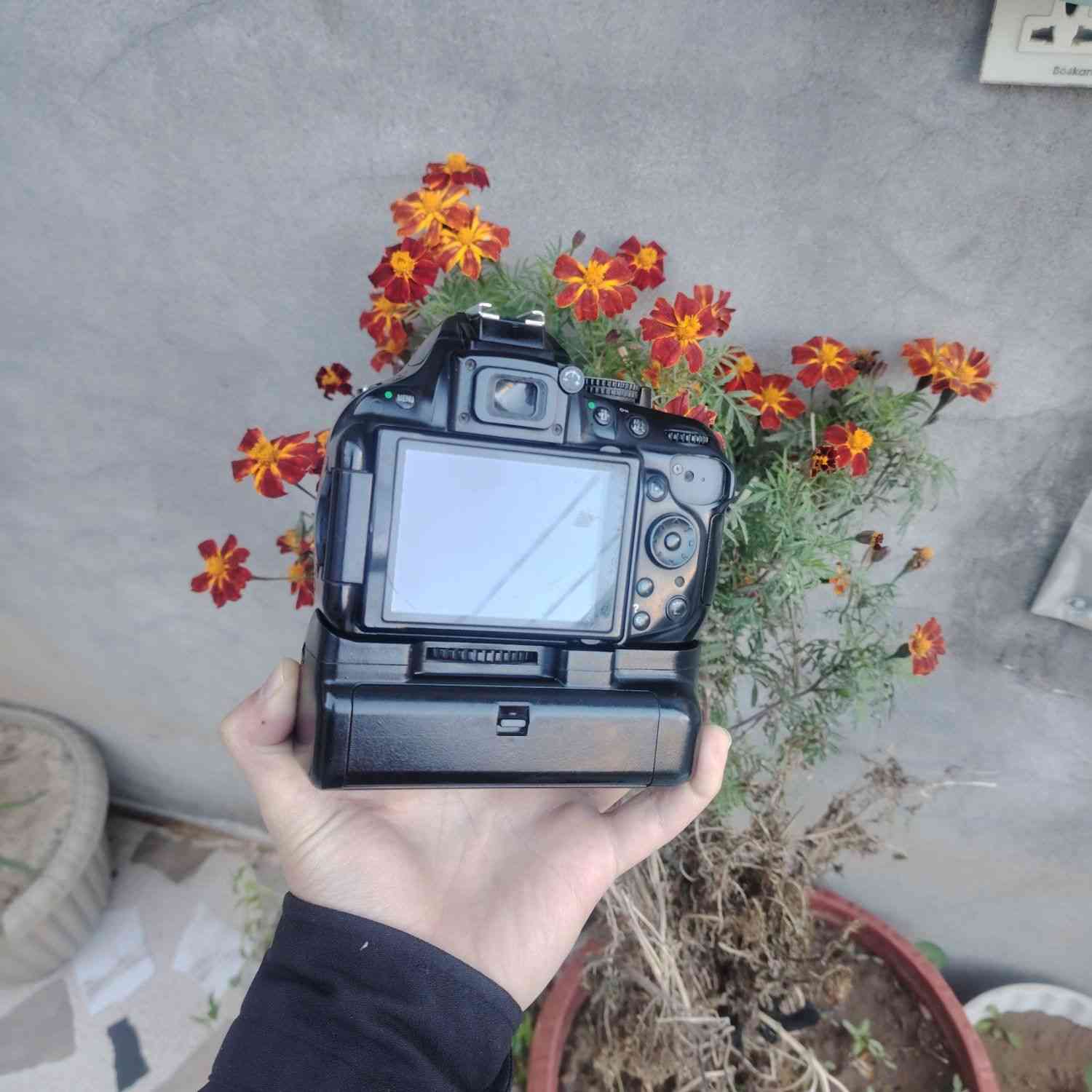 كامره نيكون 5200 D استعمال شخصي
ملحقاتها
بدي
عدستها الاصليه 18 55
جنطه
شاحنة
بطاريه
رام 16 كيكه
كرب كامره
السعر 280 الف وبيها مجال
ومتوفر شركات توصيل


**إذا كنت صاحب هذا الإعلان وتريد حذفه لأي سبب، رجاءا أرسل رسالة إلى الدعم الفني**