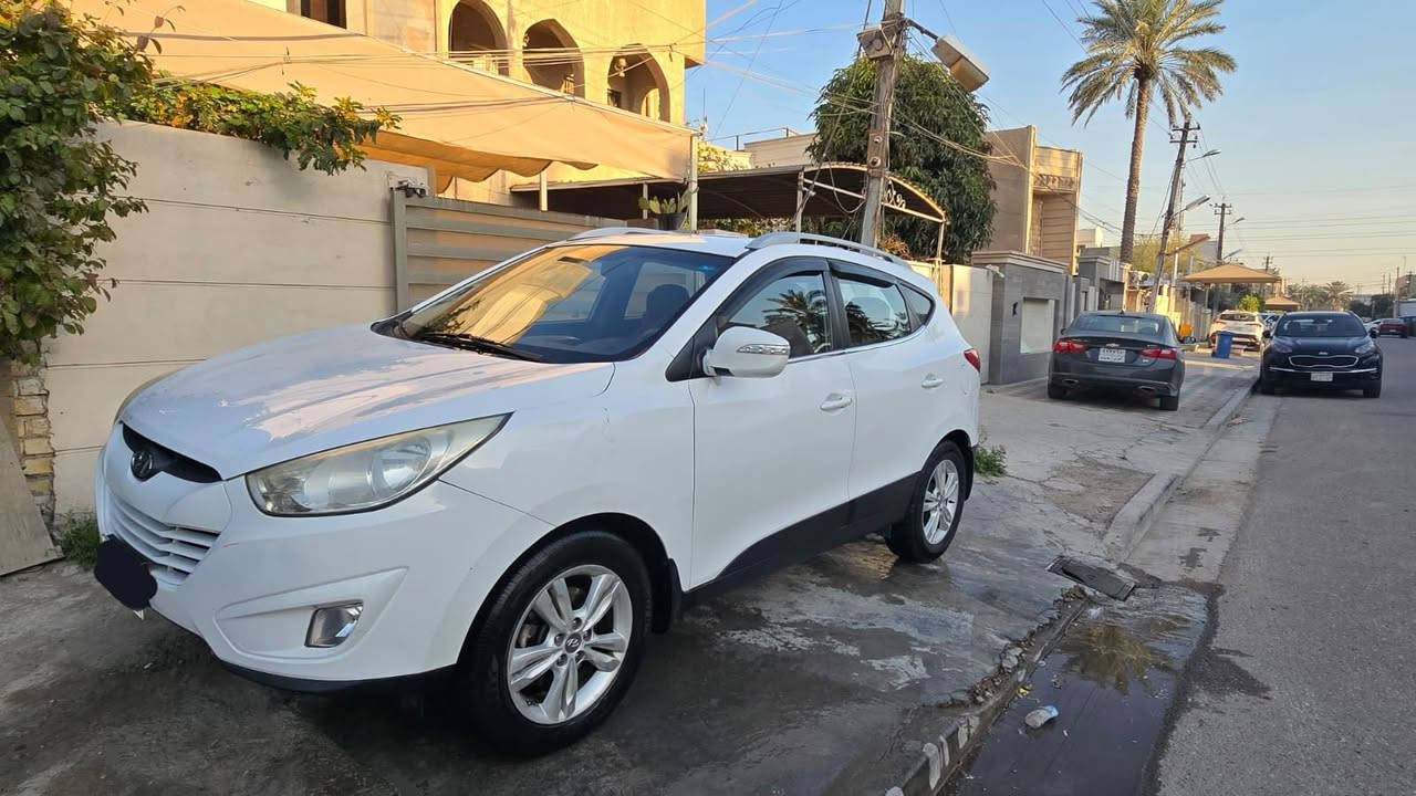 توكسان 2012
محرك 2000
ماشية 111 كم
بيها طخة بسيطة بالجاملغ الامامي تتعدل عالبارد 
مكفولة من الصبغ 
مواصفات التوكسان الاعتيادي كامرة بالمراية وتحكم 
السيارة وارد كوريا
سعرها 147 وبيها مجال بسيط
للتواصل ***********
