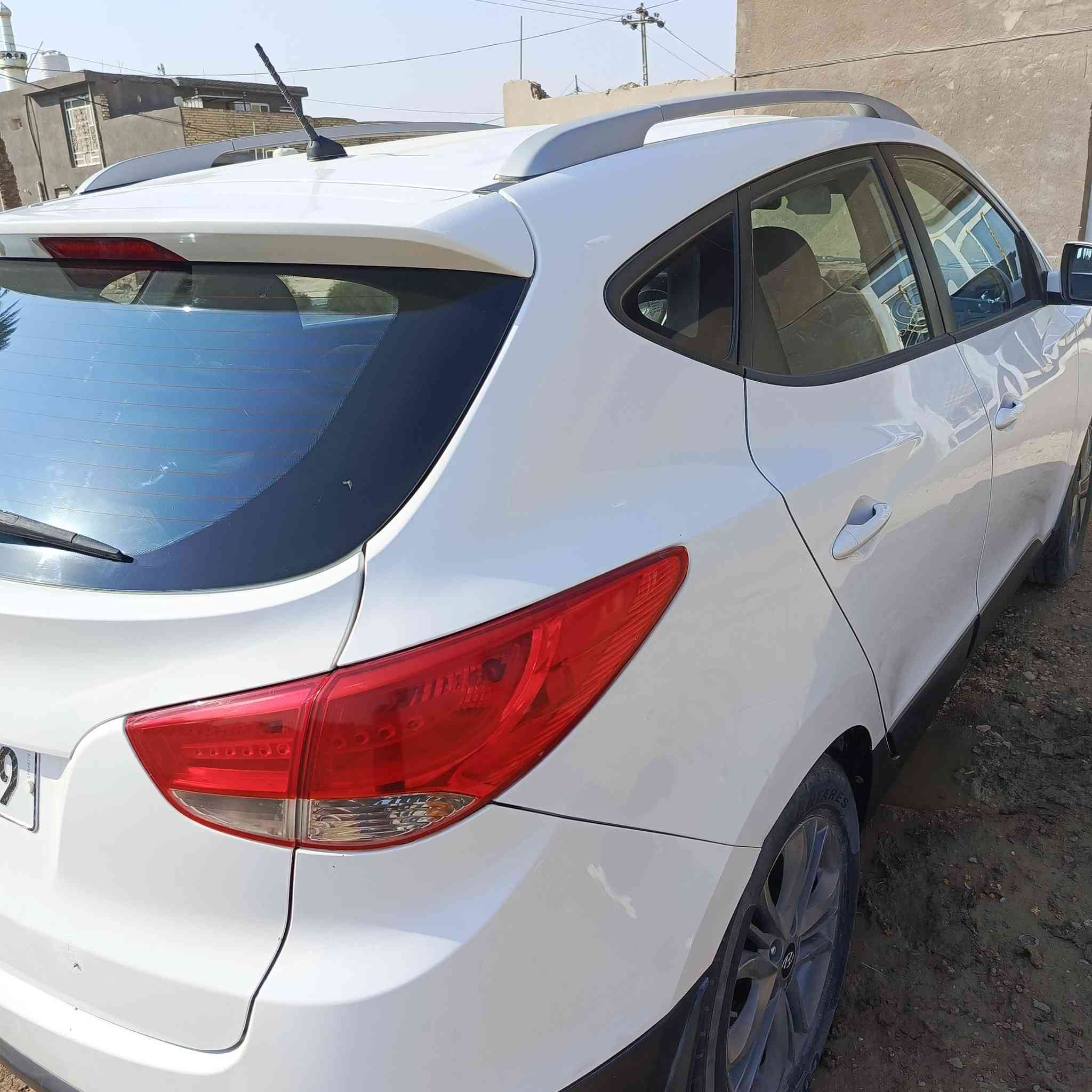 توسان موديل 2015 السيارة كفالة ماعده صبغ بالجنطة مقدار شبر السعر 160 مواصفات المعروفة لايت زنون شاشة كبيرة مكينة كير شرط الفحص *********** رقم بابل الإنكليزي هزه وسنوية وفحص سونار
