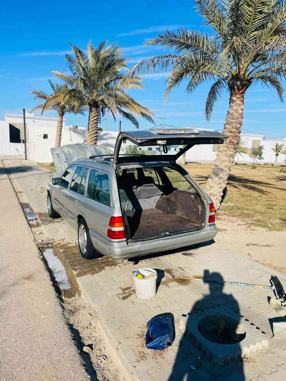 السلام عليكم ورحمة الله وبركاته 
من رخصت اخوي الدمن 
مارسيدس بيبي دب مديل ٩١ محرك بلادي وكير حجم ٣٠٠ كفاله السيارة ستيشن رقم جديد وهزة جديدة بسمي ارقام دولي السيارة جاهزة تخم تاير ويل ١٦ تدفئة شغاله تبريد ميشتغل السيارة مابيهه صبغ بس صفحتين من جو الجام 
مكاني نجف *********** بي واتس السعر ٦٥
