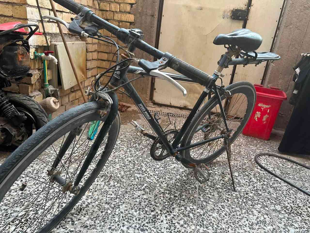 السلام عليكم 

Road Bike
فول موصفات 

بس تاركة 
للبيع 
*********** واتساب فقط
