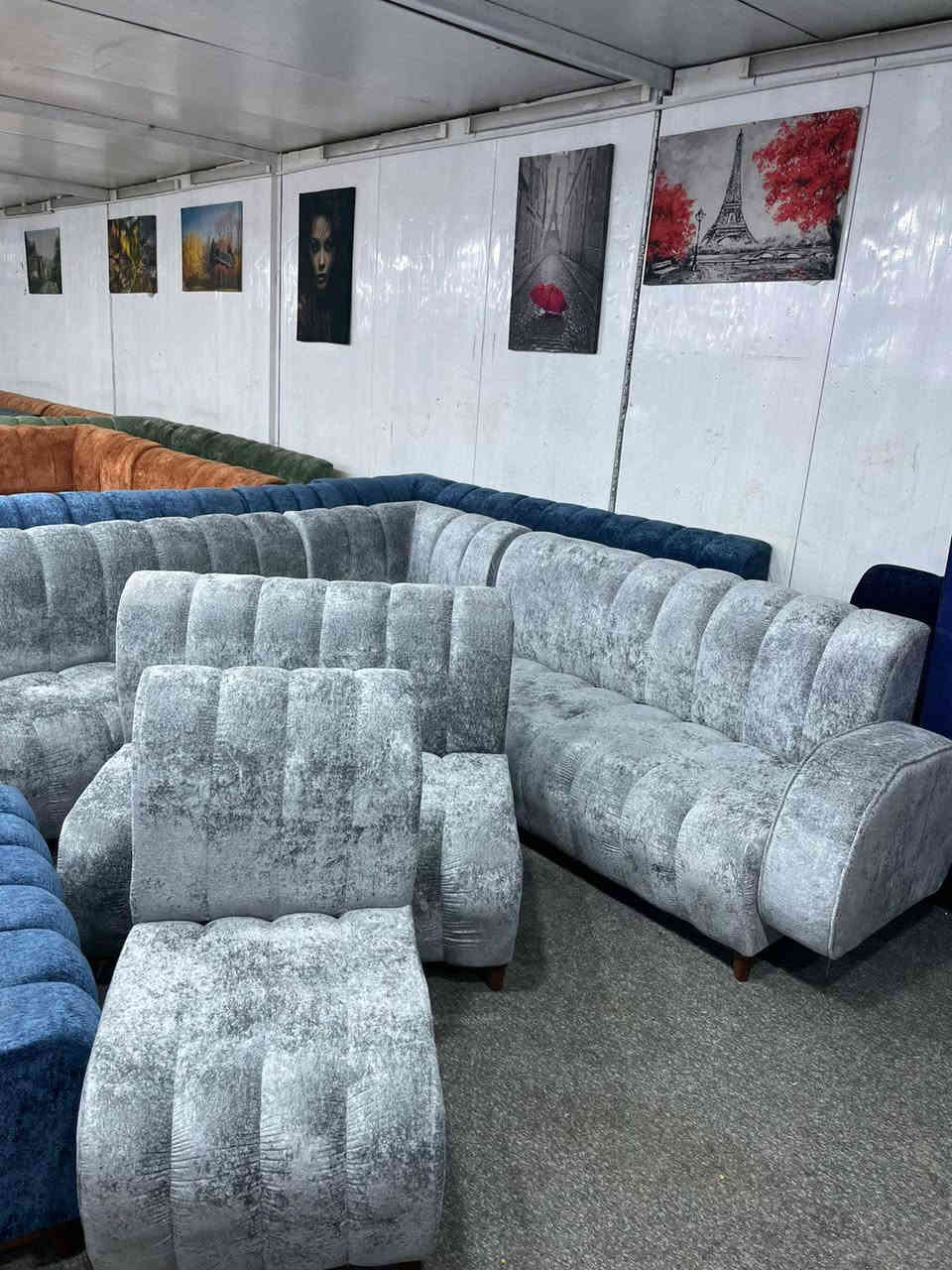 تخم قنفات متوفر عدة ألوان 
يتوفر تخم و يتوفر ديوان حسب الطلب
الانبار الرمادي شارع 40 📍 
تتوفر خدمة توصيل 🚚 
للاستفسار خاص او على الرقم ***********
