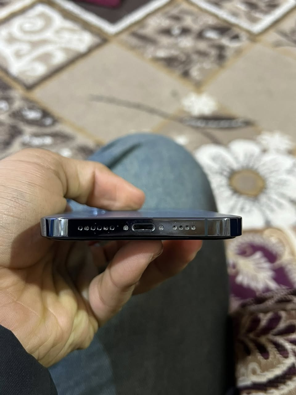 سلام عليكم جهاز آيفون 12برو ماكس للبيع الجهاز مامفتوح زلغ مابي فقط الضهر مكسور  ذاكره256 بطاريه90 مكاني بصره جزيره قريب جسر خالد رقمي (***********) السعر خاص
