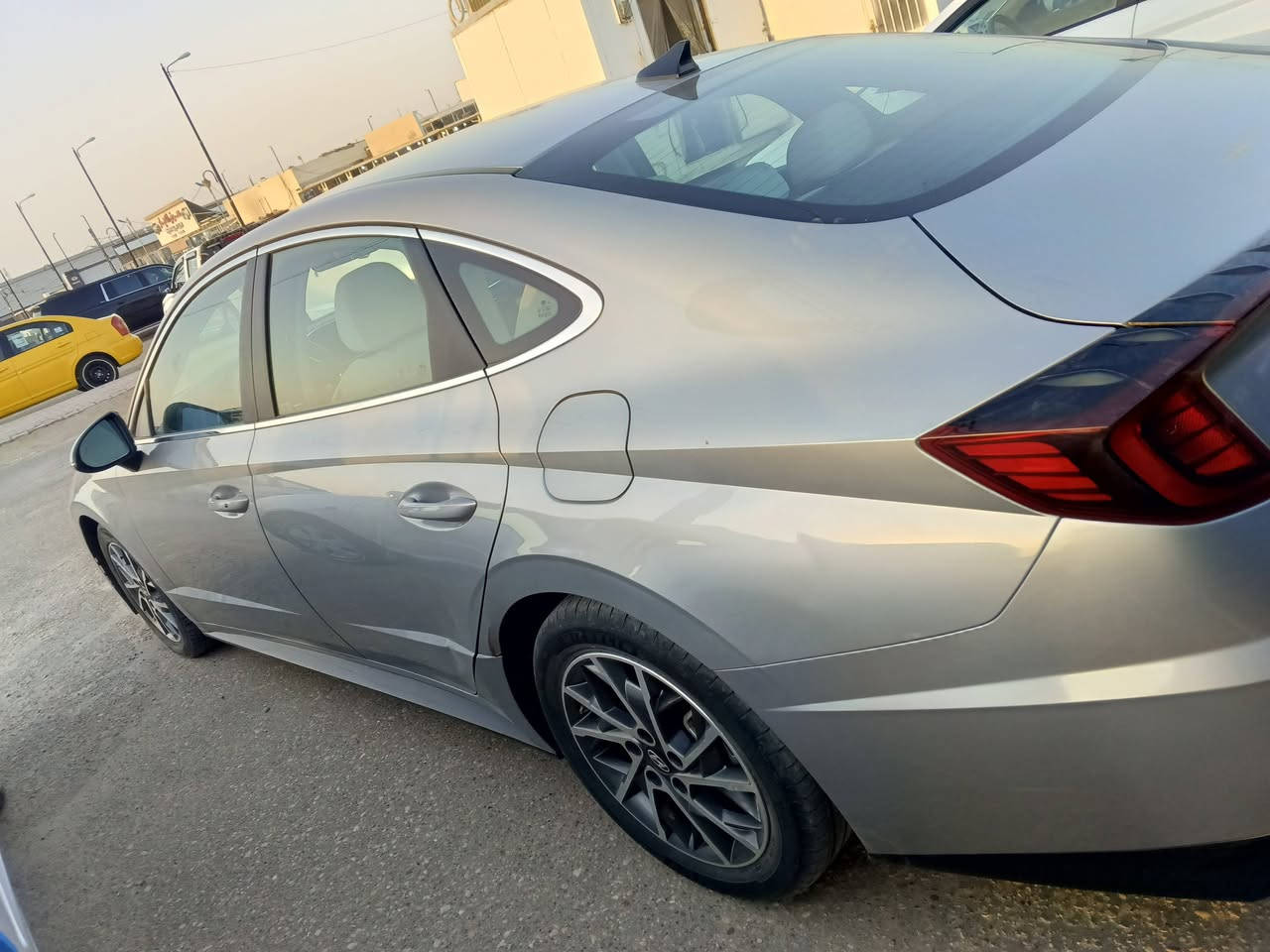 السلام عليكم سوناتا 2023وارد امريكي بيه جاملق صبغ فقط سونار موضح في صوره رقم واسط تحويل ثاني يوم 
فول موصفات ماعده البنراما مكينه 2500تيربو 
مكان واسط الكوت مركز المدينه الاتصال 
***********
