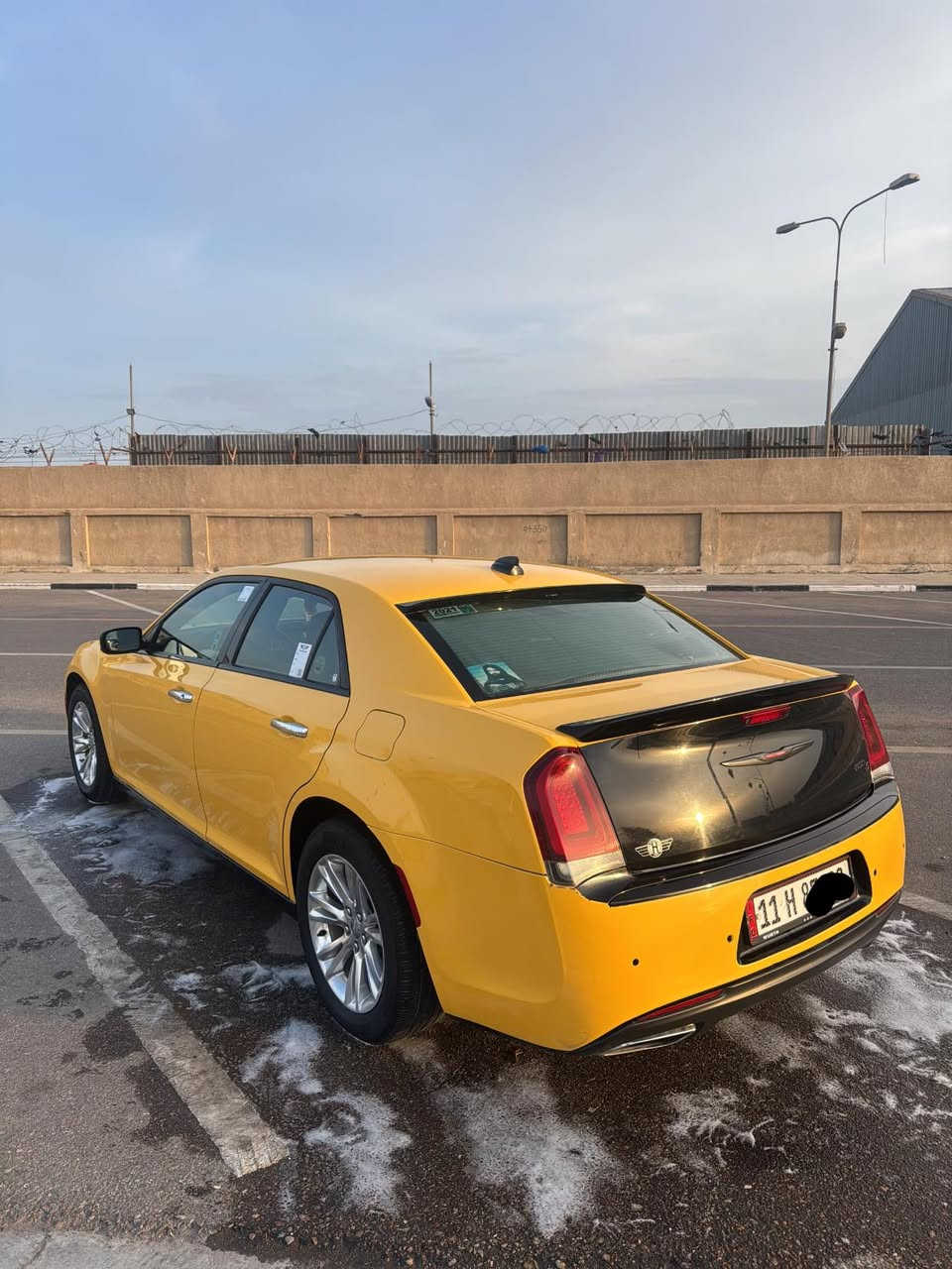 السلام عليكم 
اوباما 2021 اصل 
مواصفات S تدفئه كشنات ومودات سبورت وشفتات وكشنات حظن
 
بيها رصعه خفيفه على كد اصبع والباقي كفاله عامه
جامتها البلاديه وسبير مانازل
ويل مكسيكي اصلي مو تجاري
خطها بصرة-نجف
مصفره هيئه وغرامات
رقمها بغداد
مكاني بصره
السعر 325 وبيها مجال 
***********
