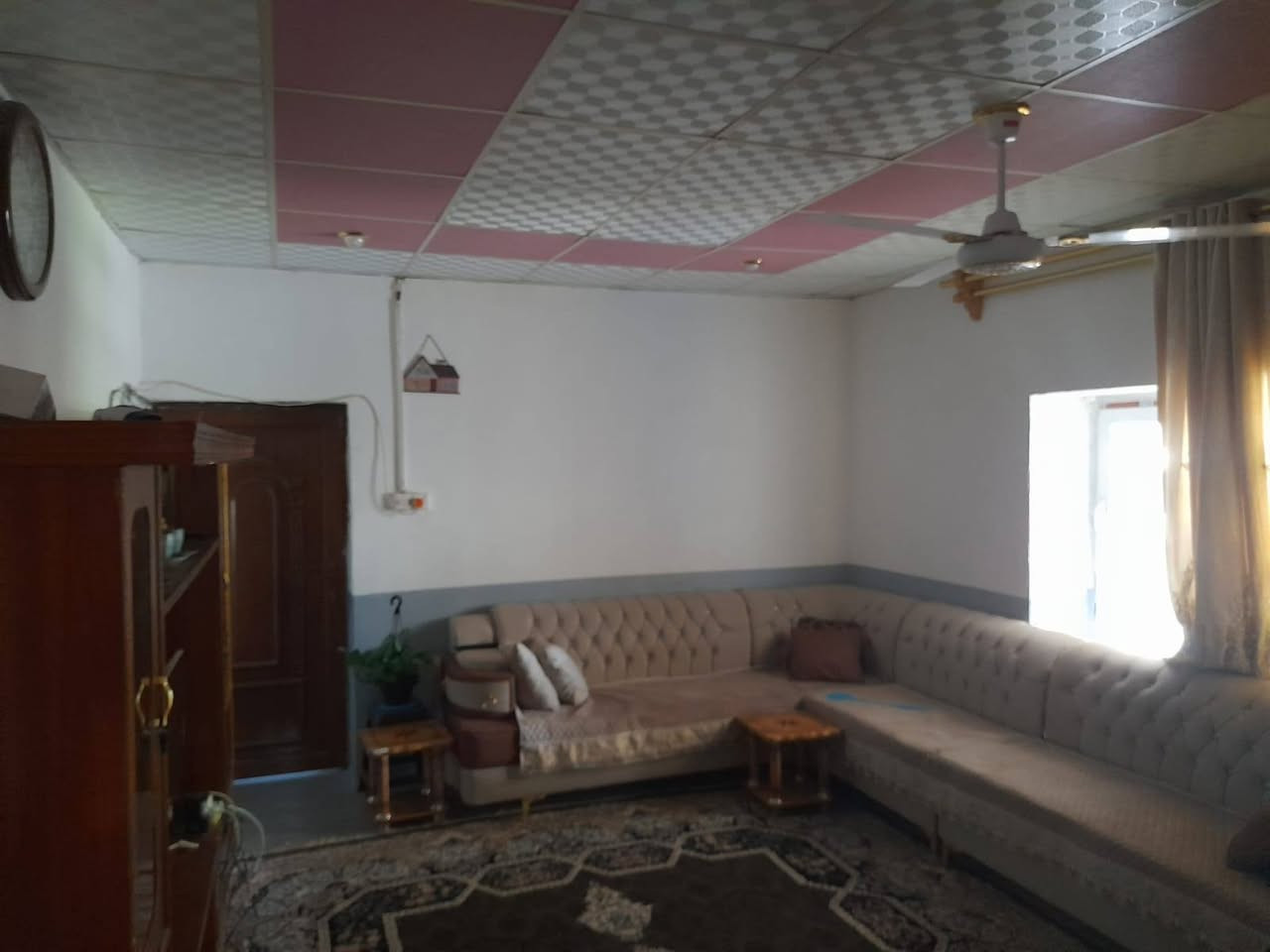 دار سكن للبيع في الثمانيه خلف مدرسة الحريري
مساحه 510 طابو صرف طابقين 
البيت شيلمان والسطح شتايكر غرفه جوه و٣ فوك
السعر 75 مليون وبي مجال ويرهم مراوس بيت
الاستفسار التواصل على الصفحه او الرقم
***********
