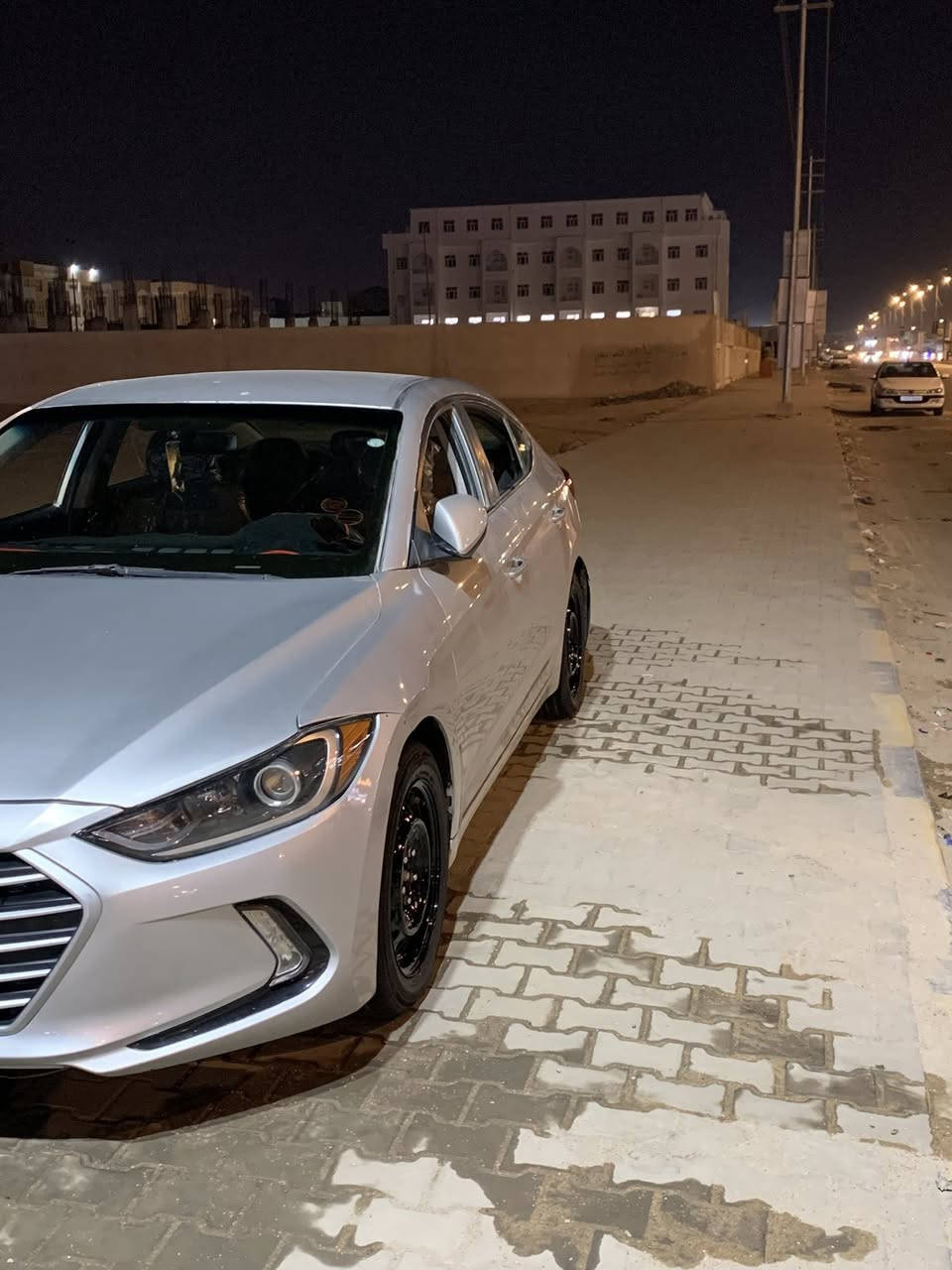 السلام عليكم سيارة النترا 2018للبيع السياره حادثه موجود بل صور كير ومكينه كفاله نص مواصفات السعر ١٠٧وبيه مجال بسيط كلش مكان السياره نجف *********** واتساب فقط
