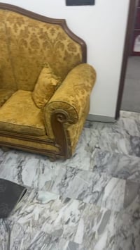 تخم للبيع تخم شغل عراقي 10 مقاعد شغل مضبوط لون ذهبي متانة قوية اشتغلته...