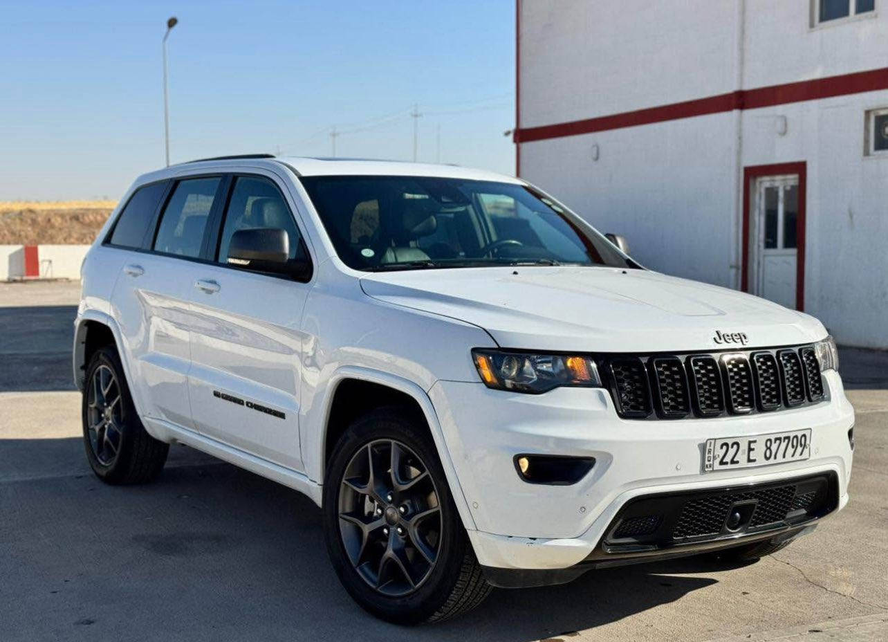 جيب كراند شيروكي لمتدد بلاك توب فول مواصفات 1/1 أمريكي
موديل 2021 محرك 3600 كشنات كهربائي سايق والصدر 
حساس امامي خلفي فتحتين بانوراما جنطه كهربائيه 
ويل 20 تشغيل عن بعد للاستفسار الاتصال ع رقم ***********
