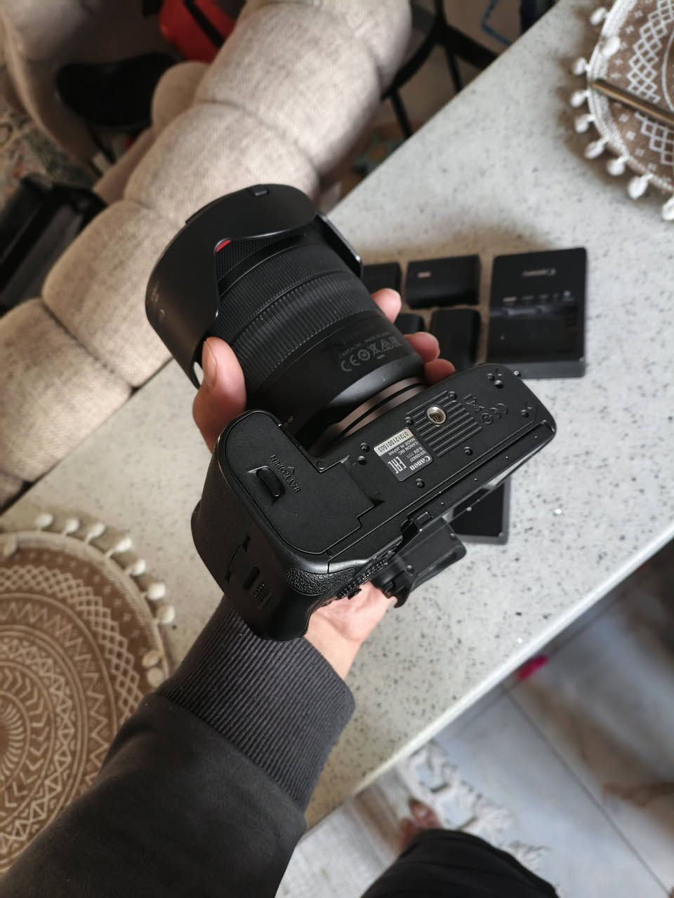 سلام عليكم شباب كامره كانون R5 نضافة الكامرة 100% 
مابيها اي شخط ولا زلغ بلاضافه الى بطاريات عدد 6 وشاحنات عدد 3
عدسة RF 24.105. فتحة ثابتة رنك احمر اخت الجديدة مستخدمة كم مره 

شباب الكامره من افضل الكامرات بالعالم تصور 8k و هوايه سوالف بيها

شباب سعر الكامرة البدي مليونين و 750 الف 
سعر العدسة مليون و 350 الف 
مكاني بغداد البياع 

رقمي ***********
