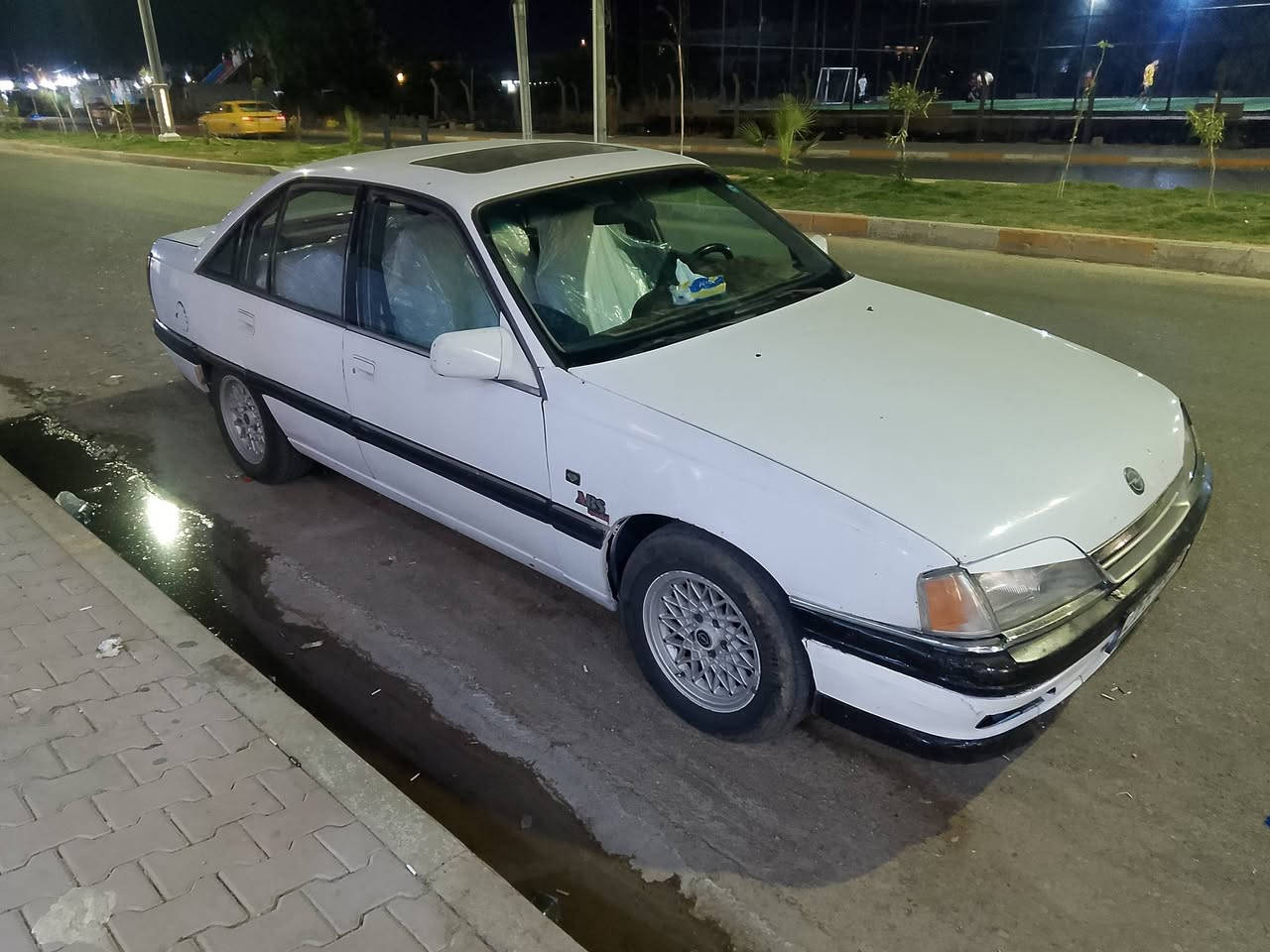 اوبل اوميكا موديل 1993 كير اوتماتيك سنويه لحد 2031 بسمي ما بيها ضربه ولا خياس كلها على البلاد كهربائيات كلها شغاله سقف سلايت تخم تاير جديد محرك لاصرف ولا بخار كير اوتوماتيك شرط بدون اي عيب جاهزه اطلع بيها وين يعجبك سعرها 37ورقه يرهم مراوس مكان السياره كركوك رقم سليمانيه دولي ***********ط  بطاقة بانزين بيها حجم 20
